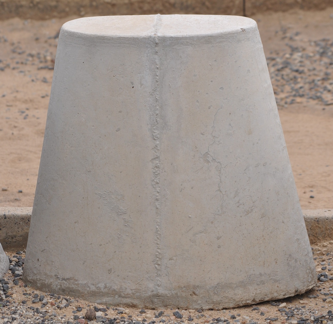Oval bench leg
