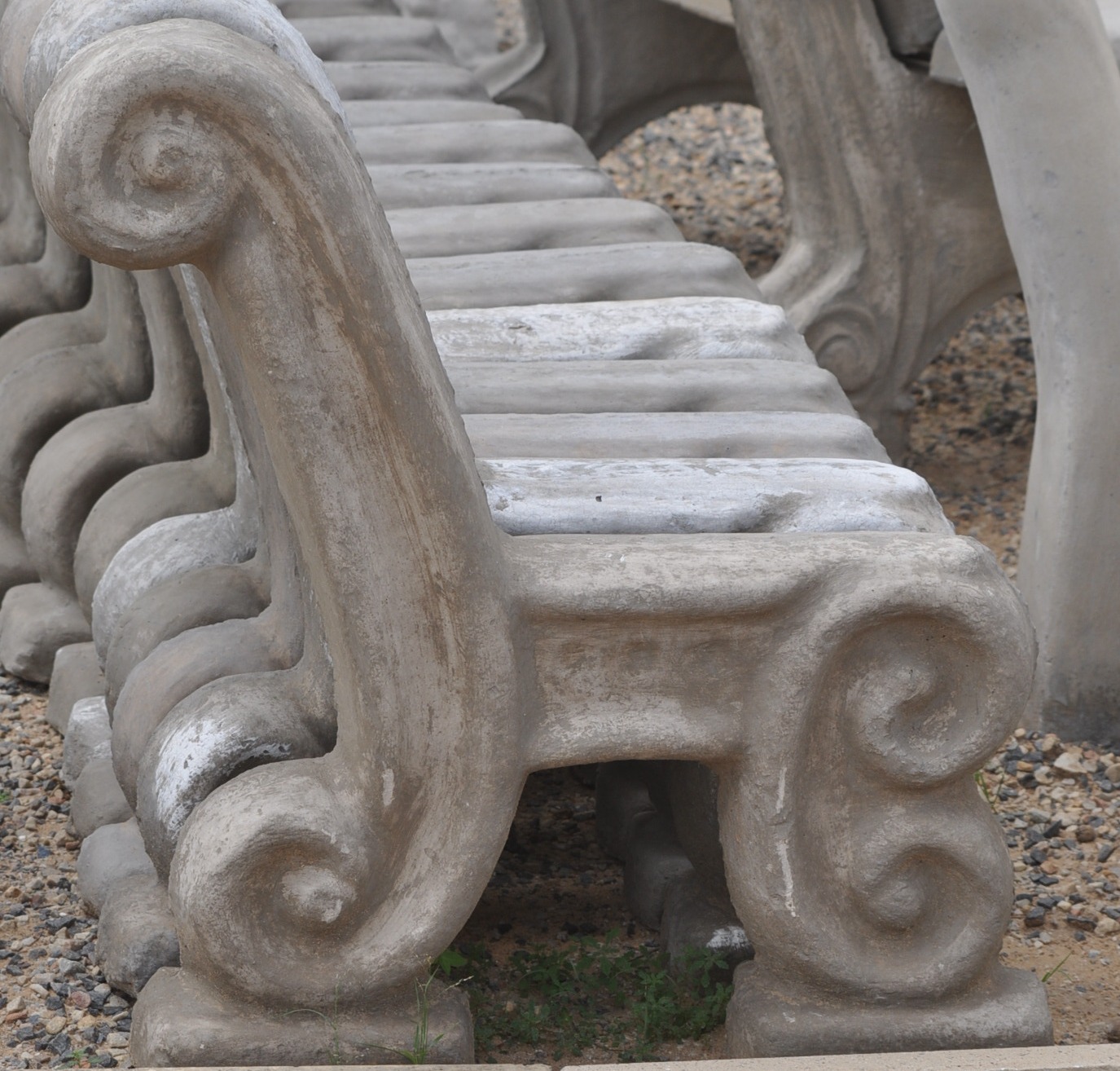 Frikkie bench leg