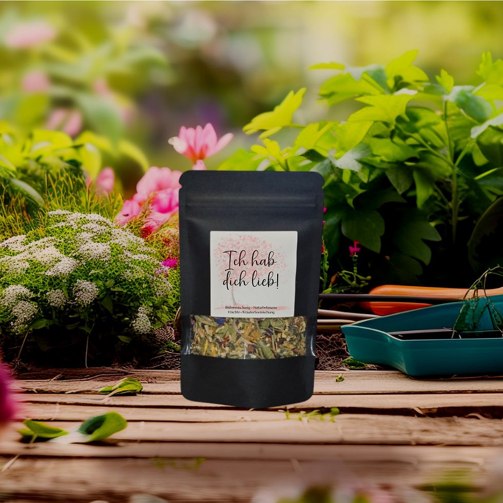 Tee in einer schwarzen, stehenden Verpackung mit Sichtfenster. Das Etikett trägt eine schlichte, elegante Gestaltung mit dem Schriftzug "Ich hab dich lieb." 