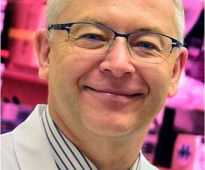 Leszek W lab behind.jpg