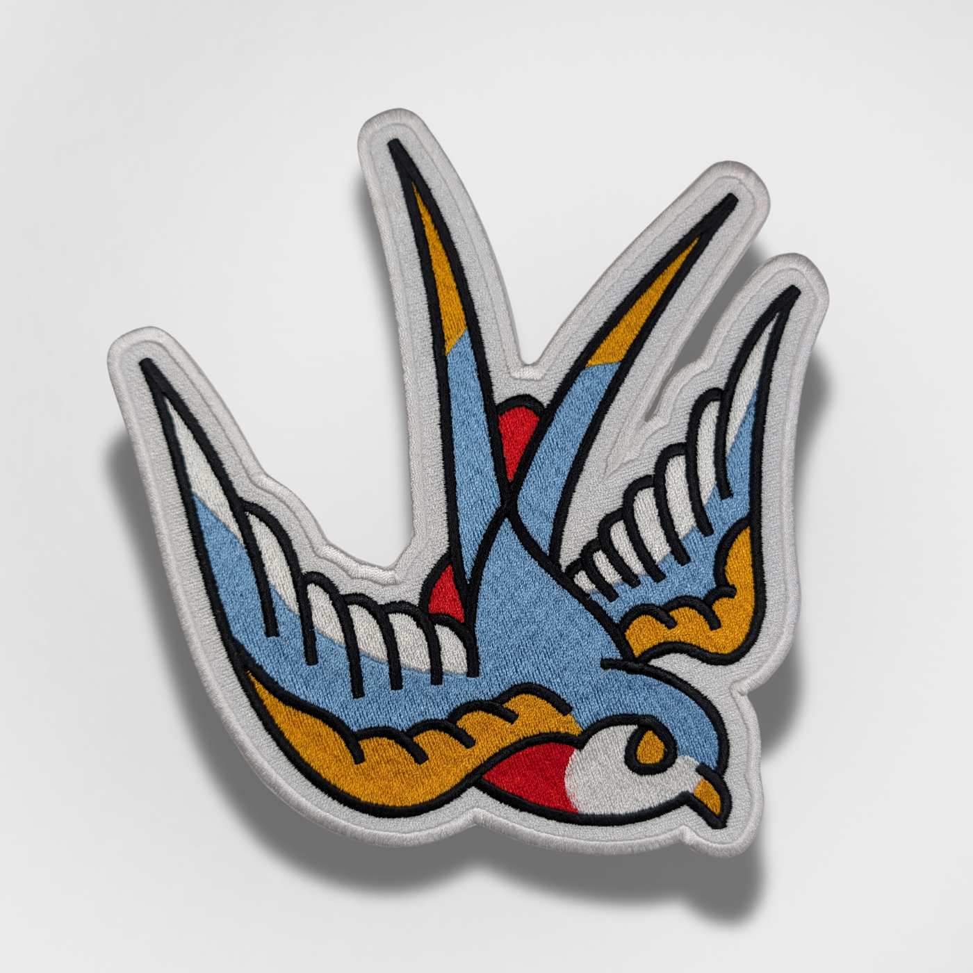 Patch brodé thermocollant d'Hirondelle horizontal inspiration tatou Old school
