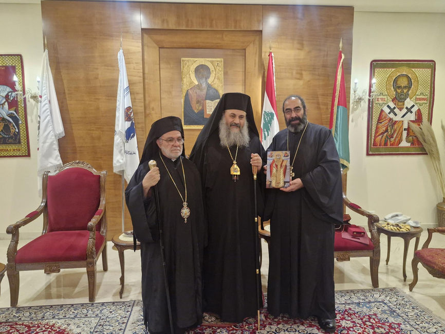 Metropolitan Antonios of Zahle, lebanon (center), His Grace Bishop THOMAS Joseph of Diocese of Oakland, Charleston and the Mid-Atlantic ( left) and Very Reverend Archpriest Christopher Eid ( right)