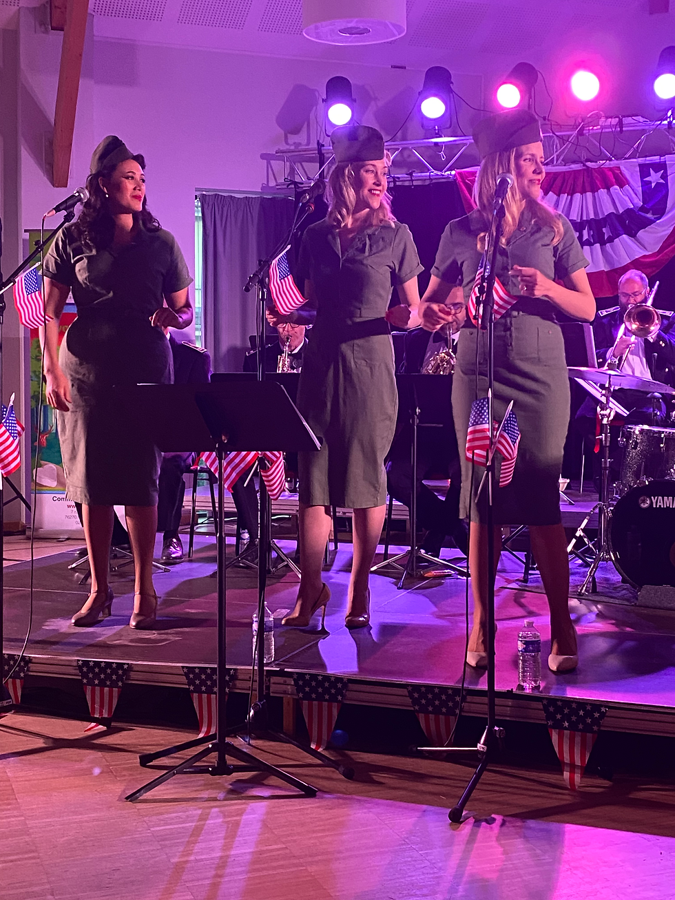 Les Jingle Belles - Swing for Victory!