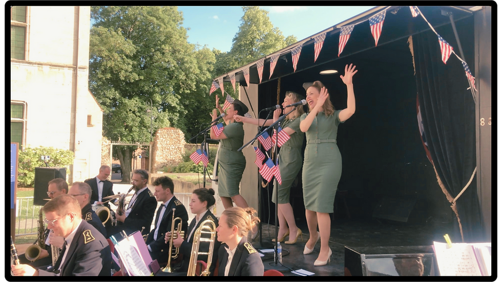 Les Jingle Belles - Swing For Victory!