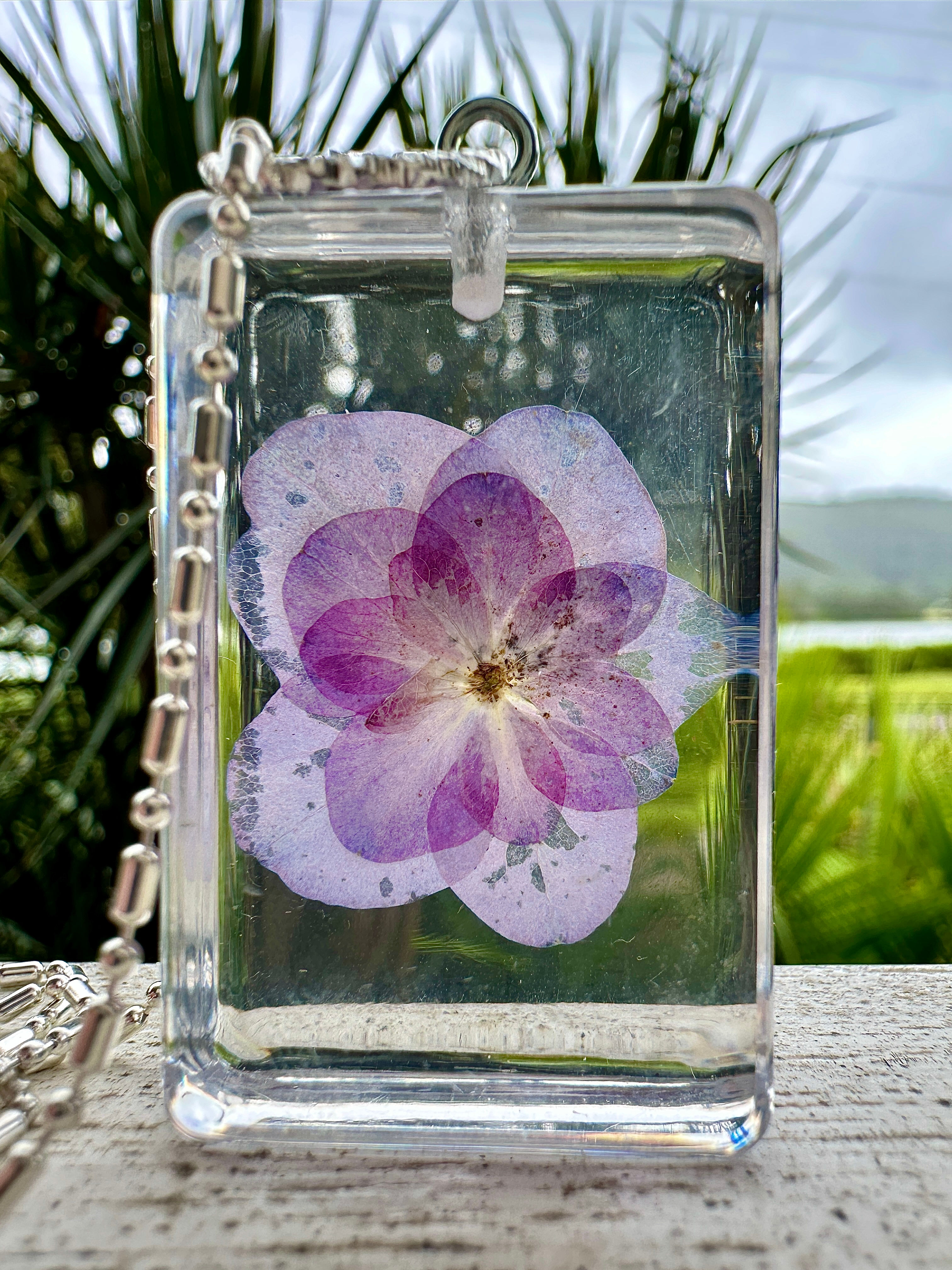 Dried Flower in Resin (B)