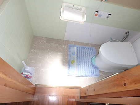 トイレ段差解消床嵩上げ工事