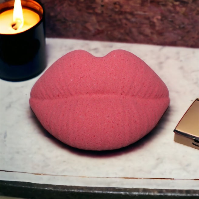 Thumbnail: Kisses Bath Bomb