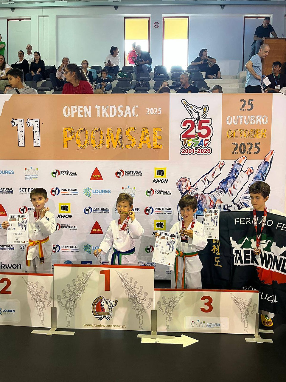 Leo P, Matías V y Leo C en el podio Open Internacional Lisboa Taekwondo Rubén HIta