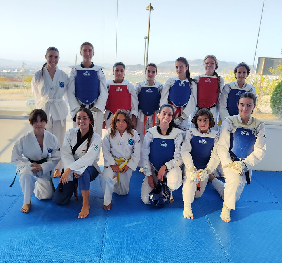 Mujeres de Taekwondo Rubén Hita en Granada