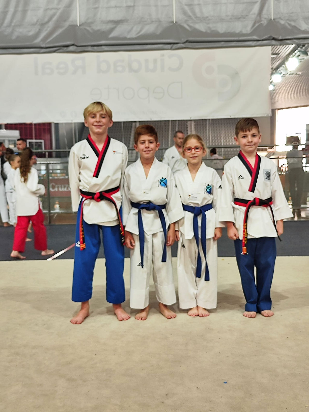 Niños y niñas de las escuela Taekwondo Rubén Hita Granada en Castilla La Mancha