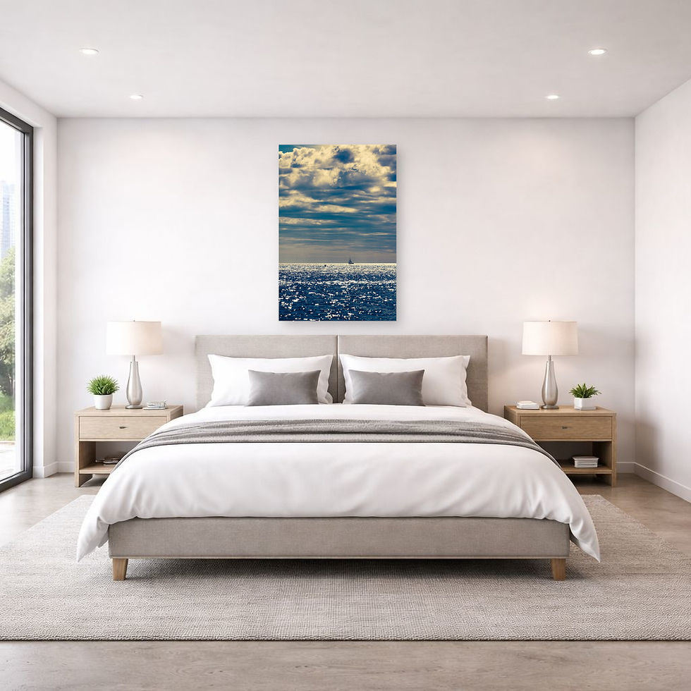 Miniature : Photographie art petit voilier qui se dessine à l'horizon de l'infini bleu de la mer Méditerranée. Édition limitée 300 exempl