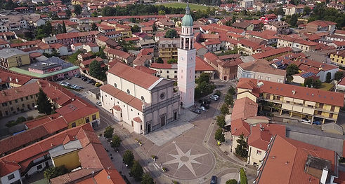 La_facciata_e_il_campanile.jpg