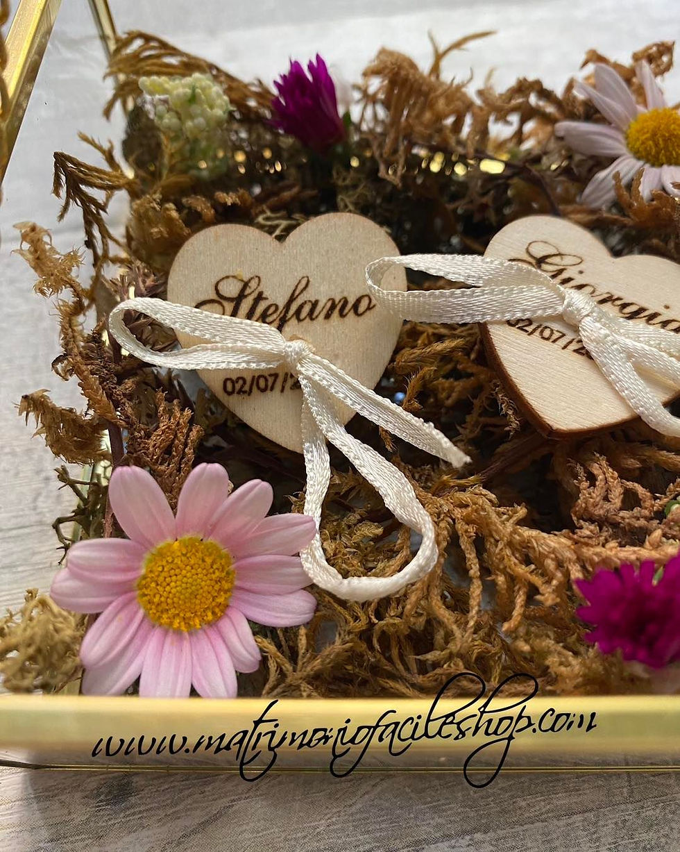 Thumbnail: SCATOLA PORTAFEDI VETRO con cuori di legno - Shabby Chic