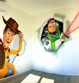 Cette décoration est presque un trompe l'oeil. elle représente Woody, Fourchette, Zigzag, et Buzz l'éclair.
