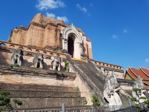 thailand chedi luong.jpg