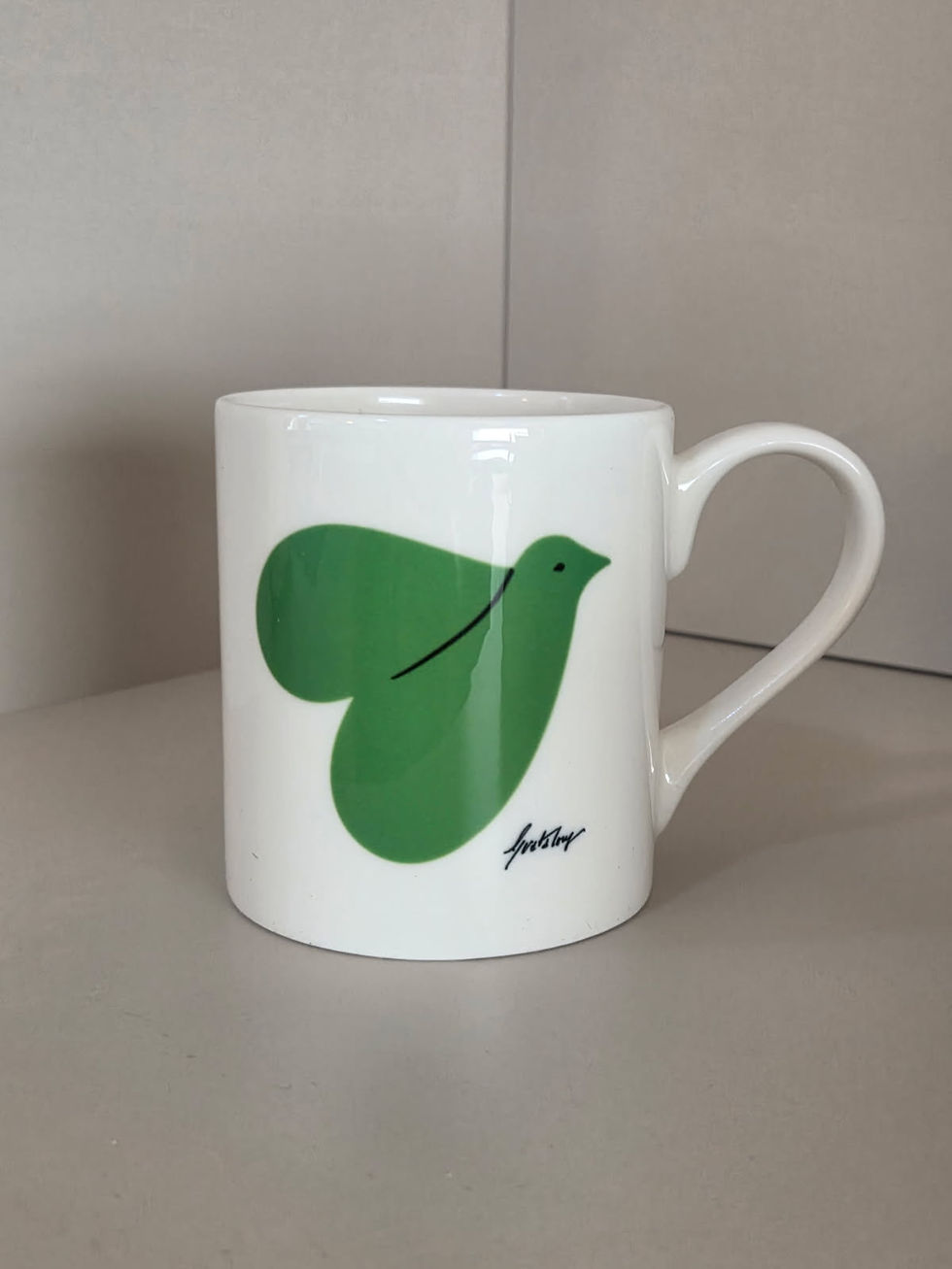 Thumbnail: Mug en porcelaine haute qualité  "Oiseau Coeur Vert" - trait noir- GRATALOUP