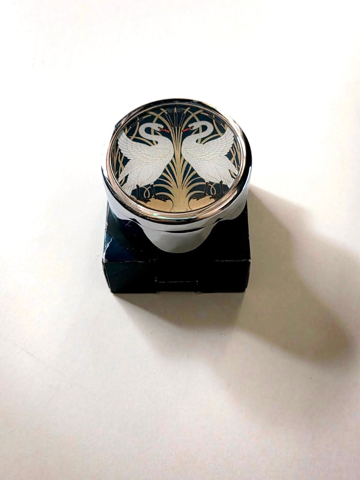 Pill Box  "Two Swans" CRANE 1875