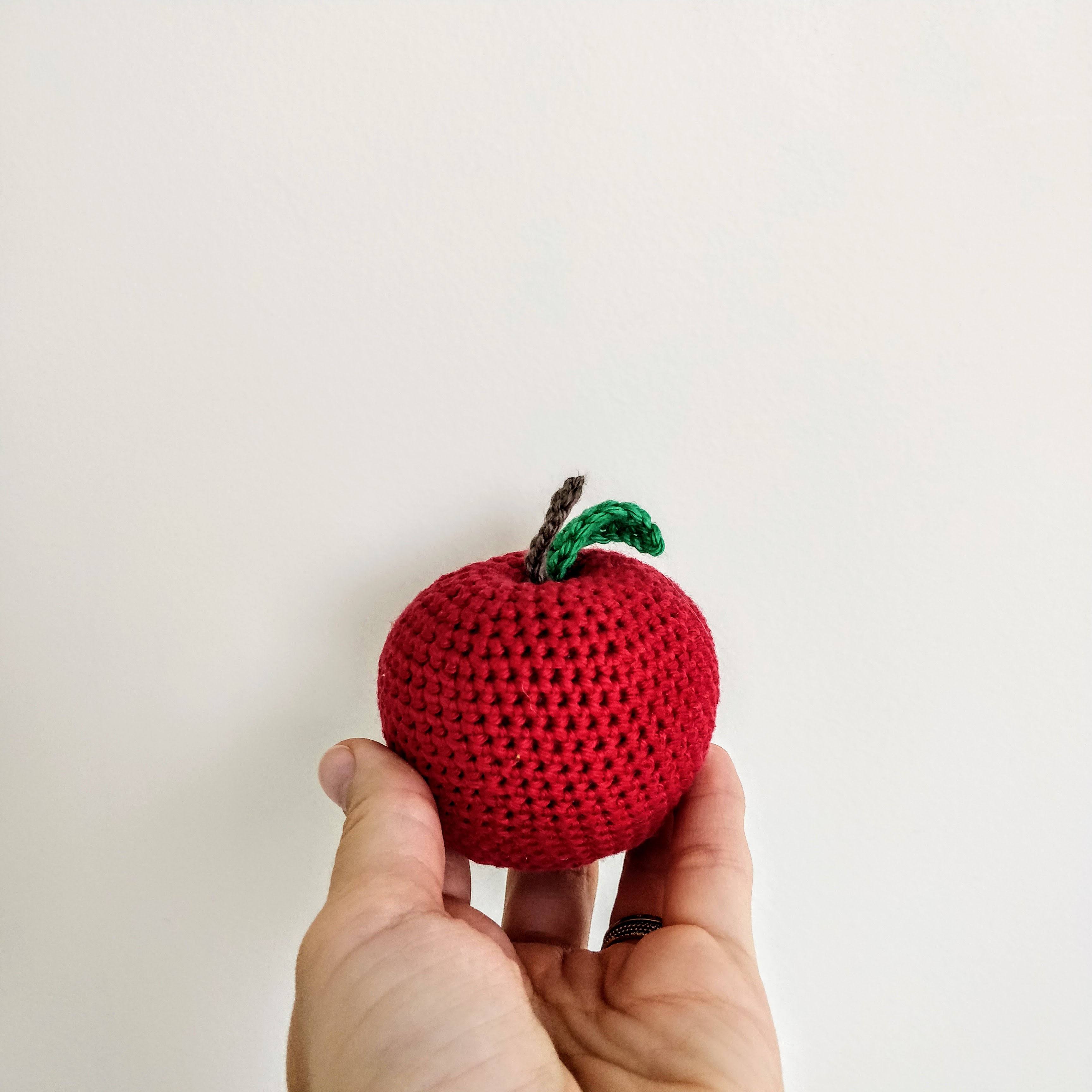 Pomme au crochet pour la dînette des enfants