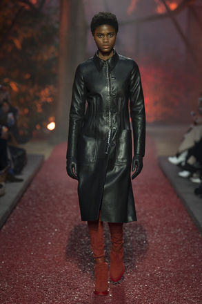PARIS F/W 2018 - IMADE OGBEWI (opened) for HERMÈS