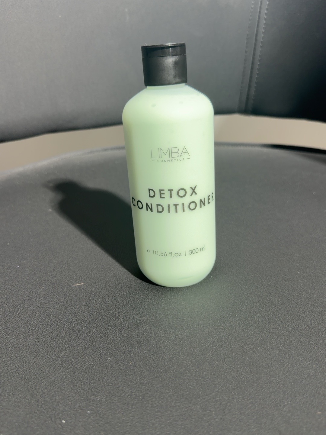 Limba Detox Detangling Conditioner 300 ml front bottle photograph