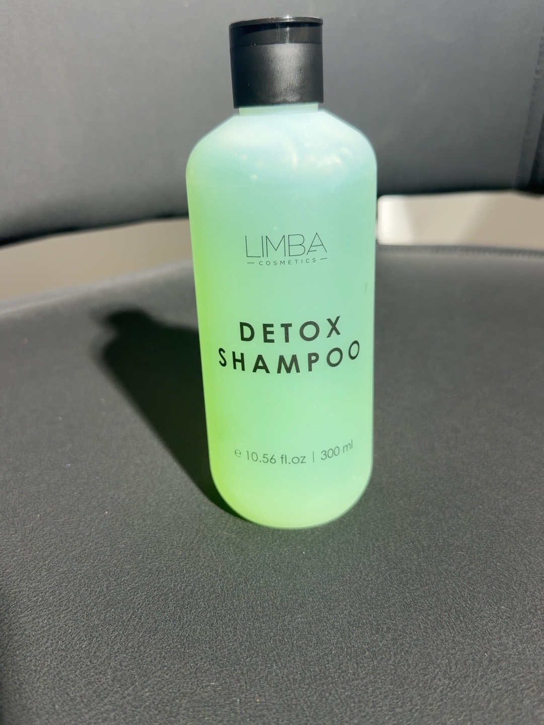 Limba Cosmetics Detox Shampoo 300 ml bottle