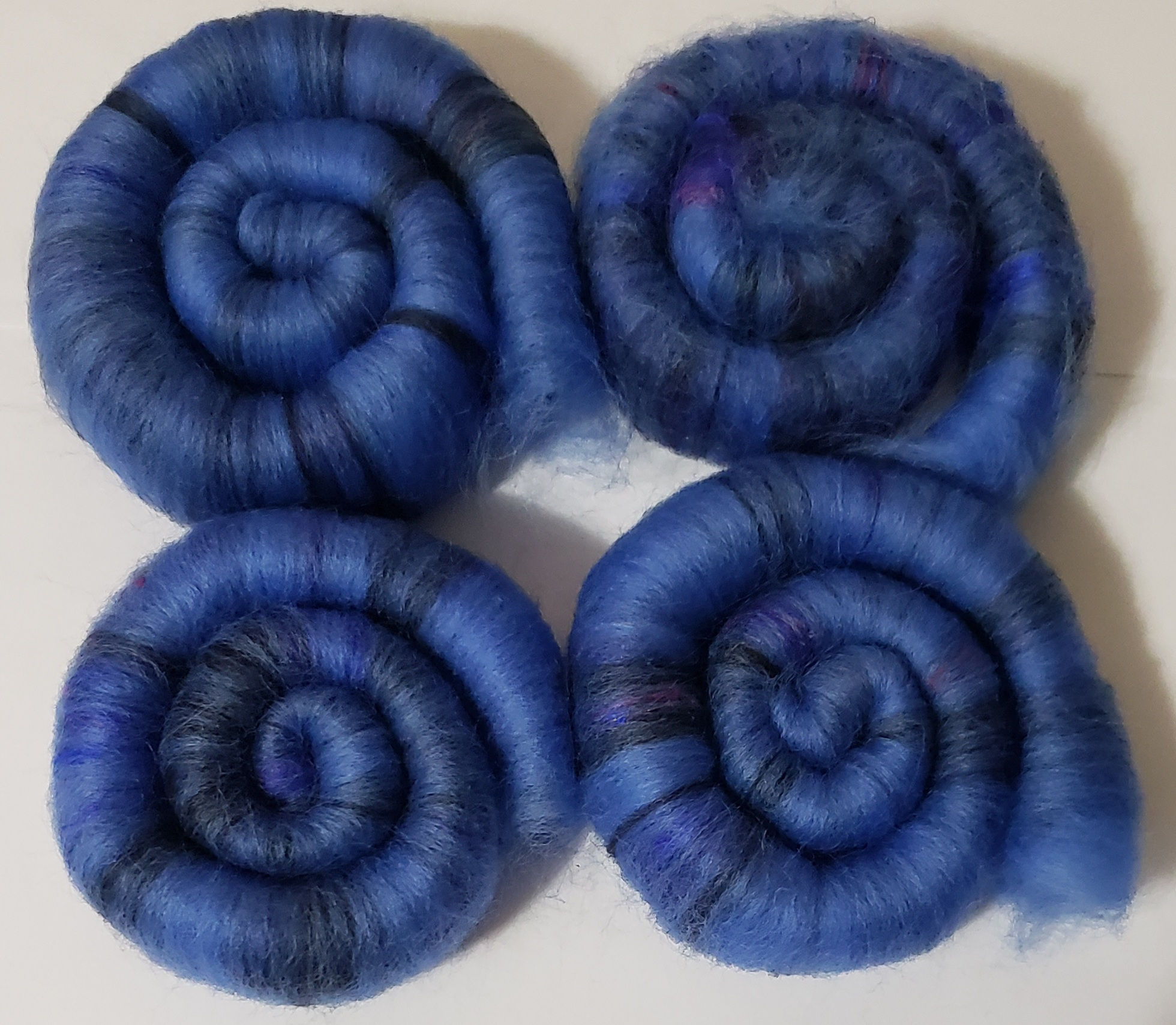  Rolags ~ Tidal Pool ~ lightly textured