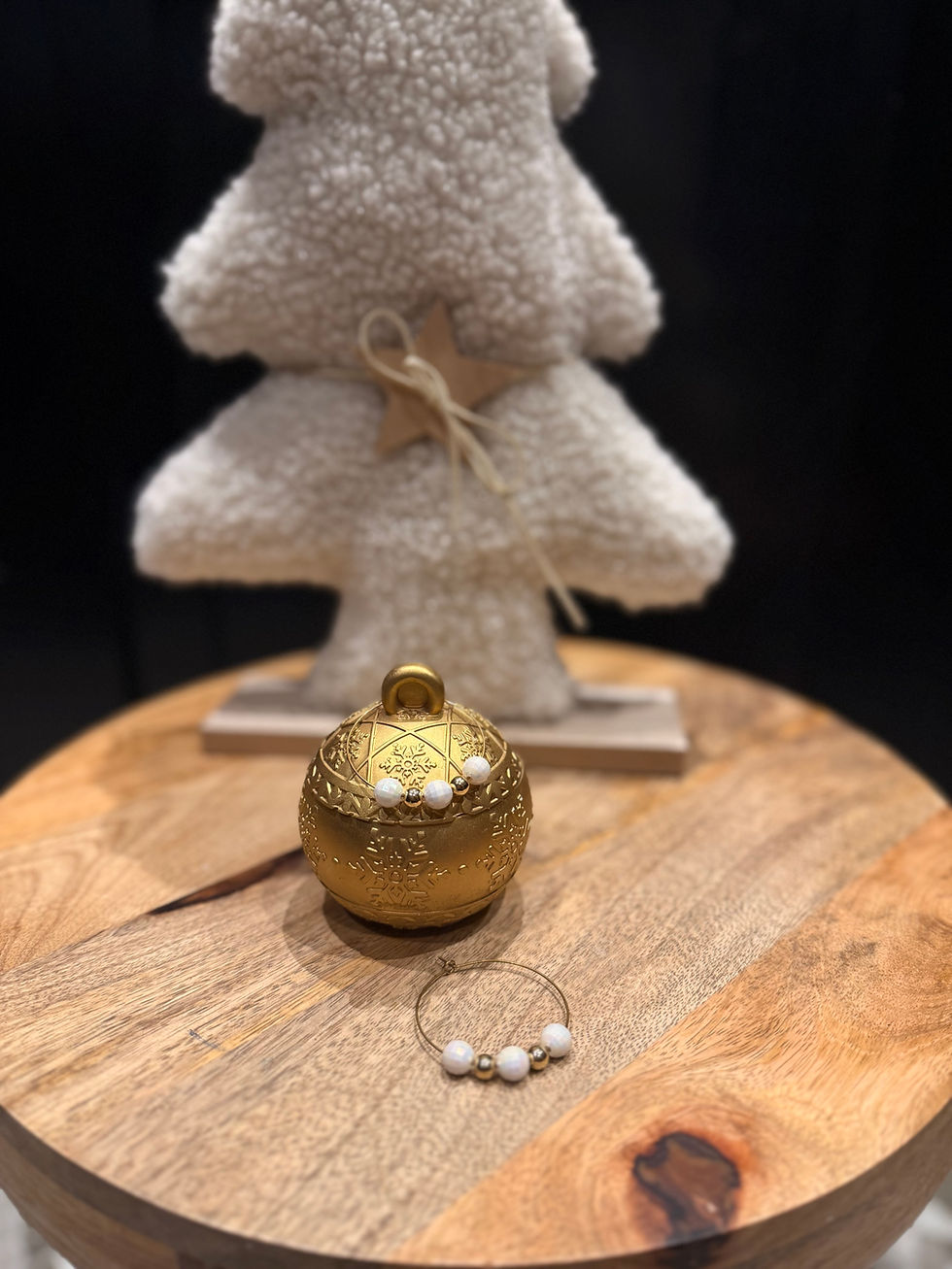 Boule de Noel et ses boucles d'oreilles
