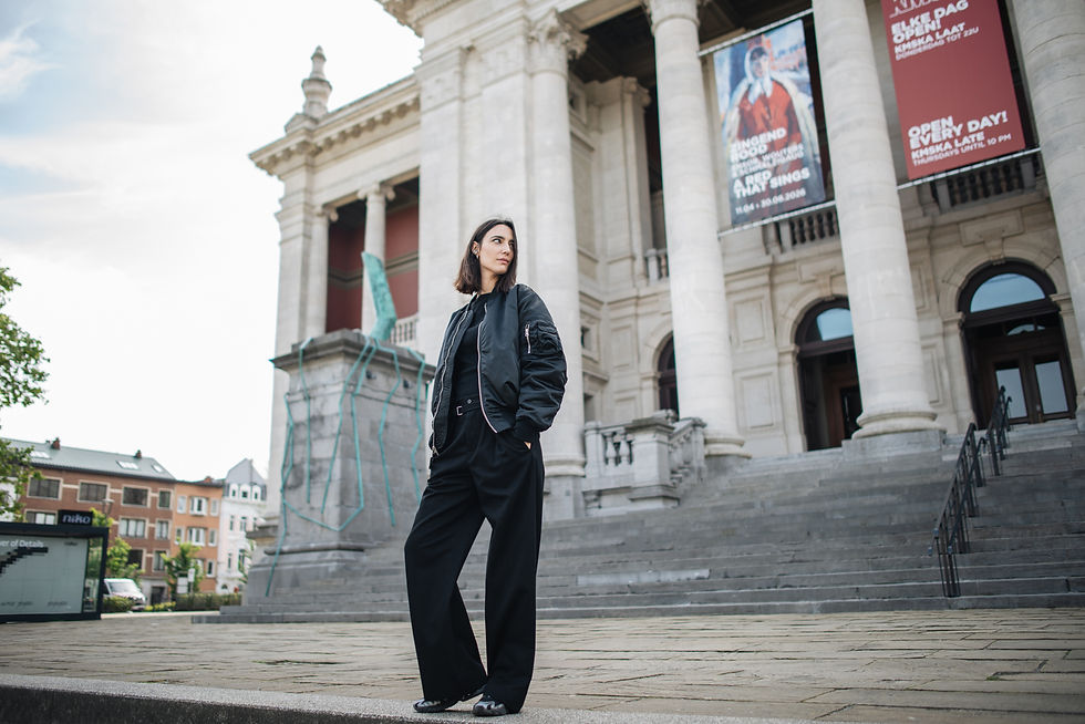 Amelie Lens in front of the KMSKA - Chaos in the City