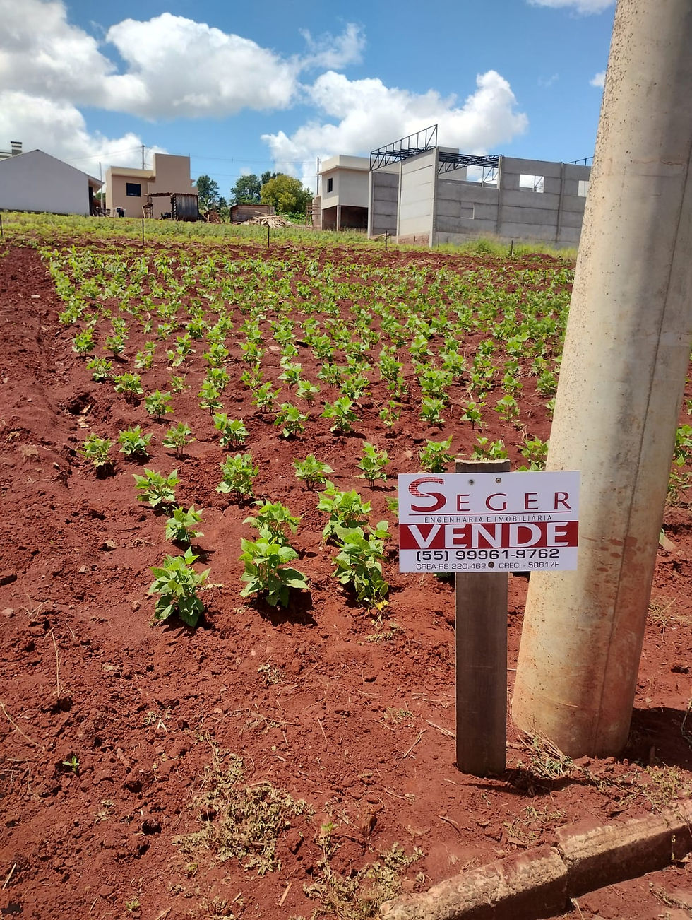 Terreno na esquina da Rua Prefeito Hartmann