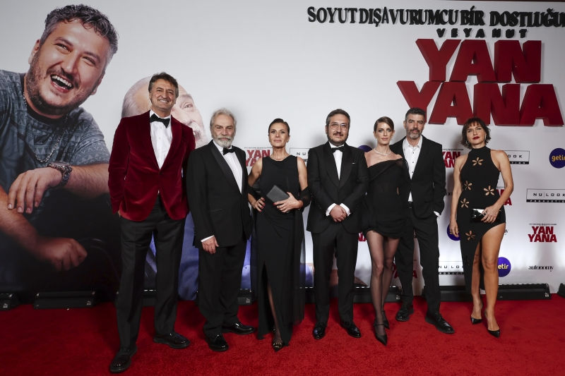 BUGÜN VİZYONA GİRECEK ‘YAN YANA’NIN GALASI BÜYÜK İLGİYLE GERÇEKLEŞTİ…