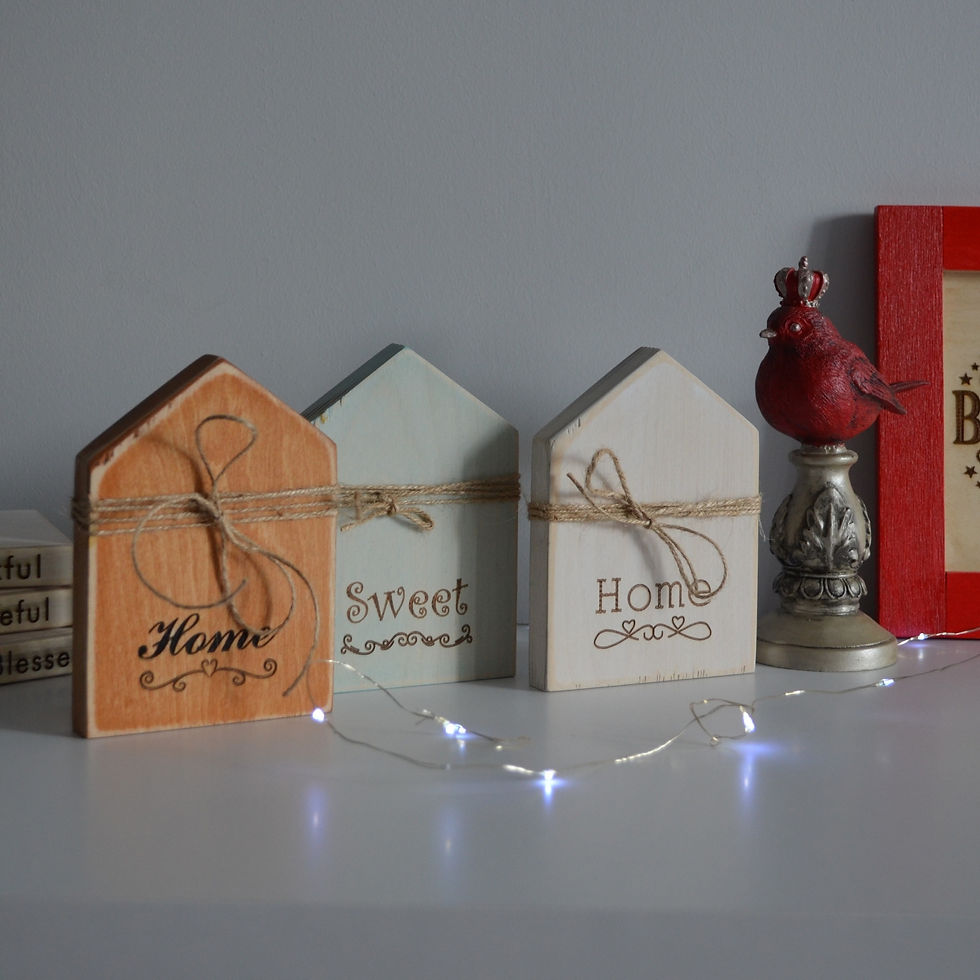 Küçük resim: 🏡✨ Doğal Ahşap “Home Sweet Home” Dekoratif Ev Seti – 3’lü Rustik Bohem Masa Üst