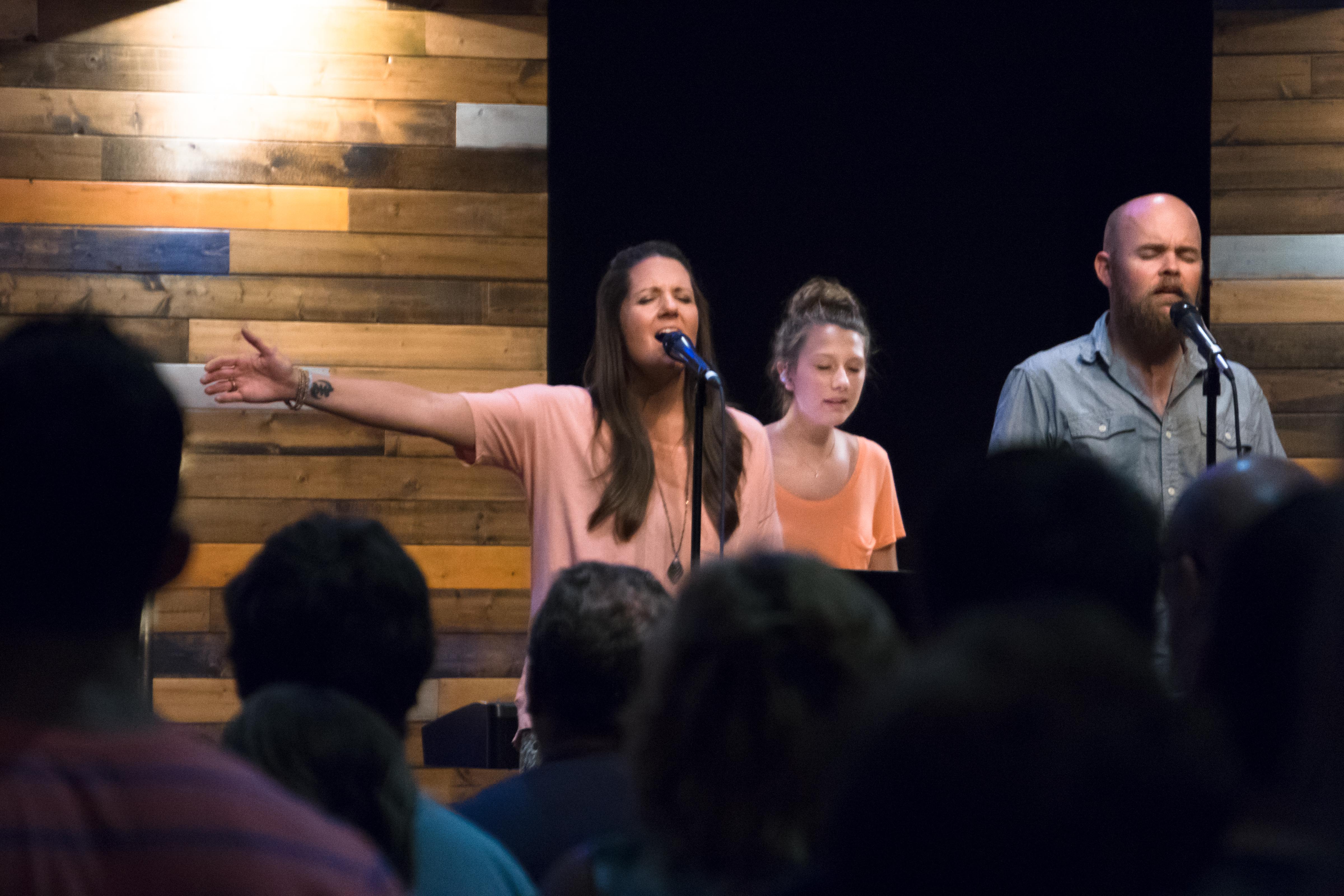 2016Worship-4