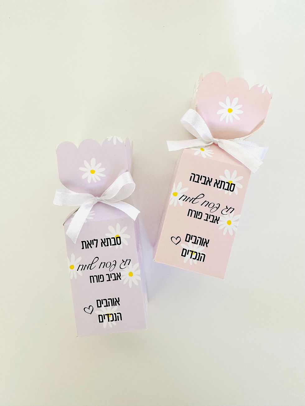 תמונה ממוזערת: קופסת פרח ממותגת במילוי מתוק (1 יח')