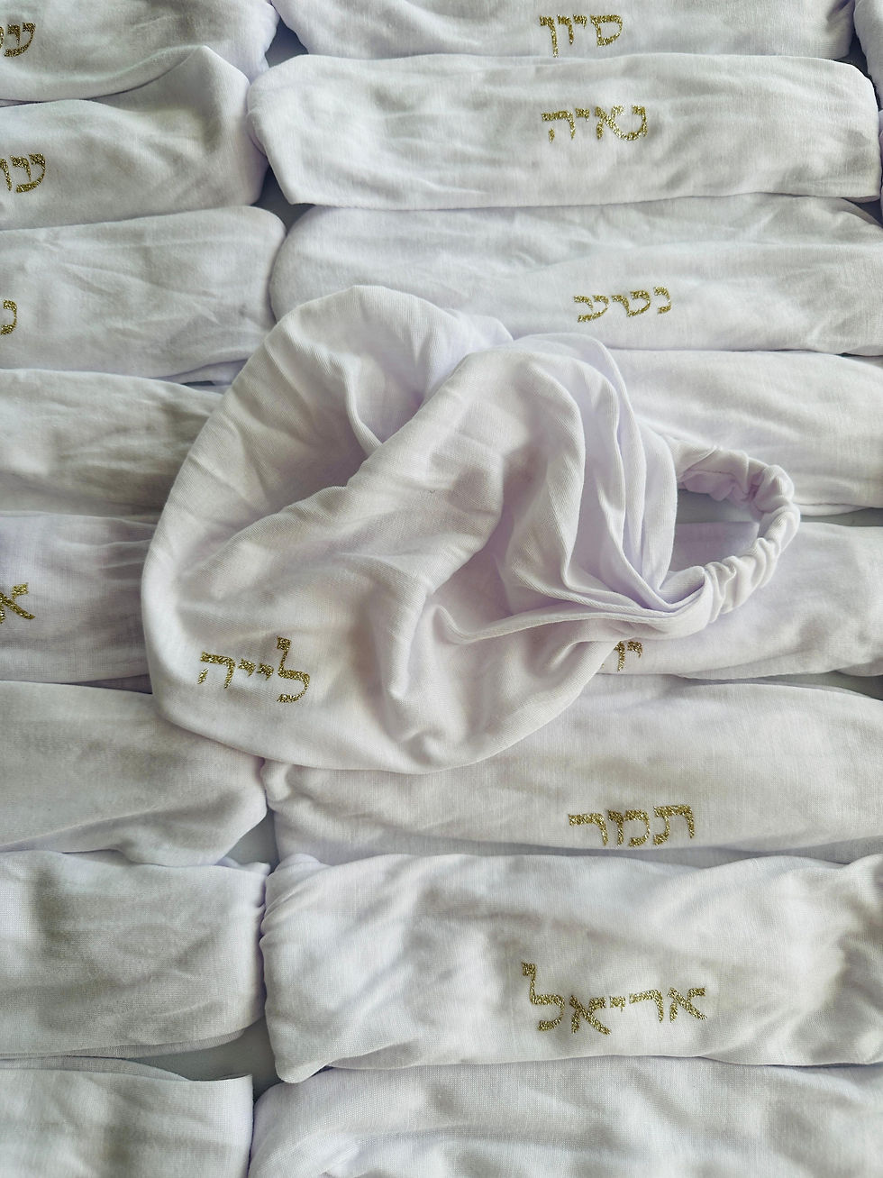 תמונה ממוזערת: מטפחת ראש עם גומי ממותגת (1 יח')