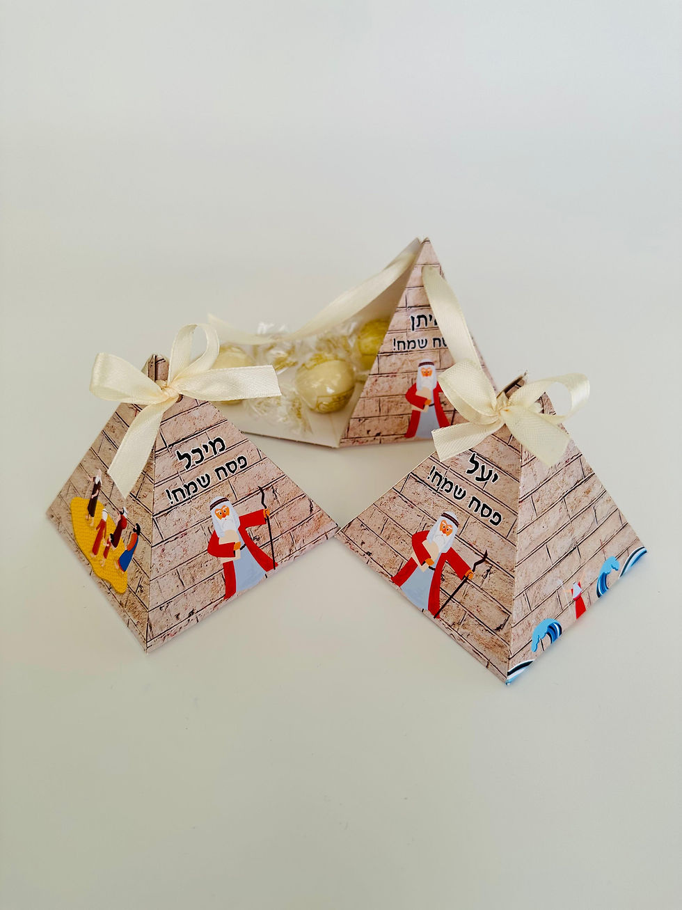 תמונה ממוזערת: קופסת פירמידה ממותגת במילוי מתוק (1 יח')