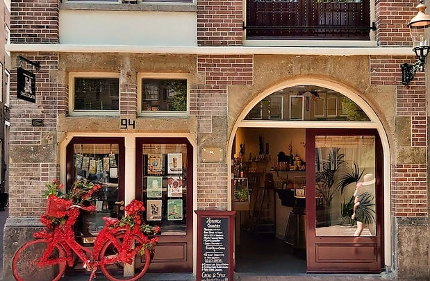 Winkel voorzijde_edited.jpg