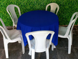 Conjunto Mesa redonda com 4 ou 5 cadeiras para aluguel