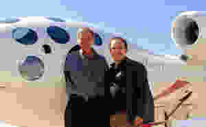 O designer da SpaceShipTwo, Burt Rutan, com o jornalista científico brasileiro Wilson da Silva