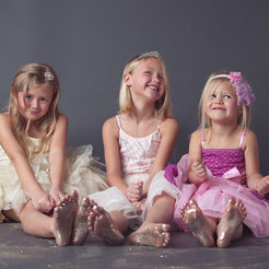 Meet Laura: The Glitter Sisters