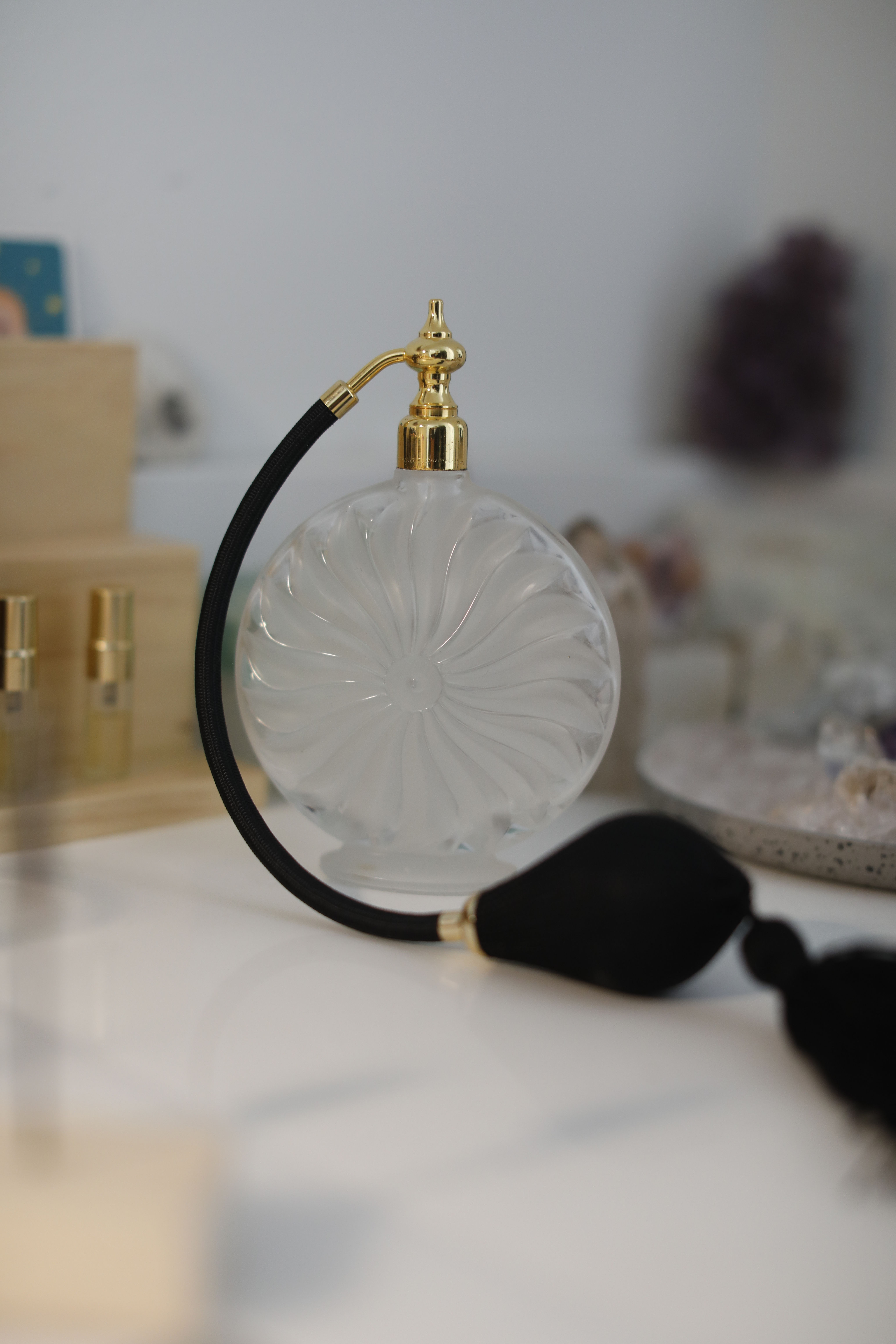 Art deco altar perfume bottle + 45ml perfume