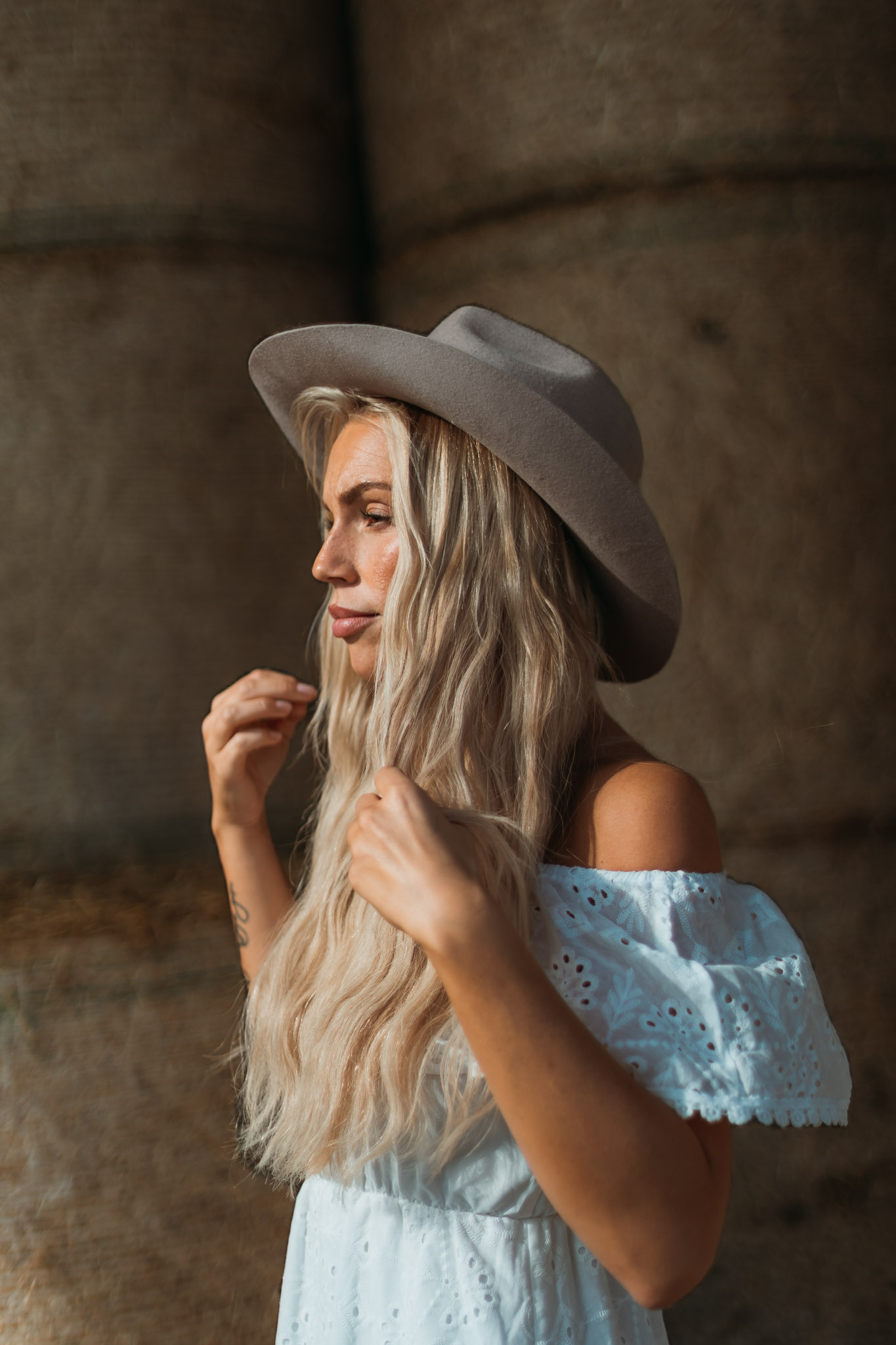 editorial-portrait-woman-natural-light-kassel-ranch-cowgirl.jpg