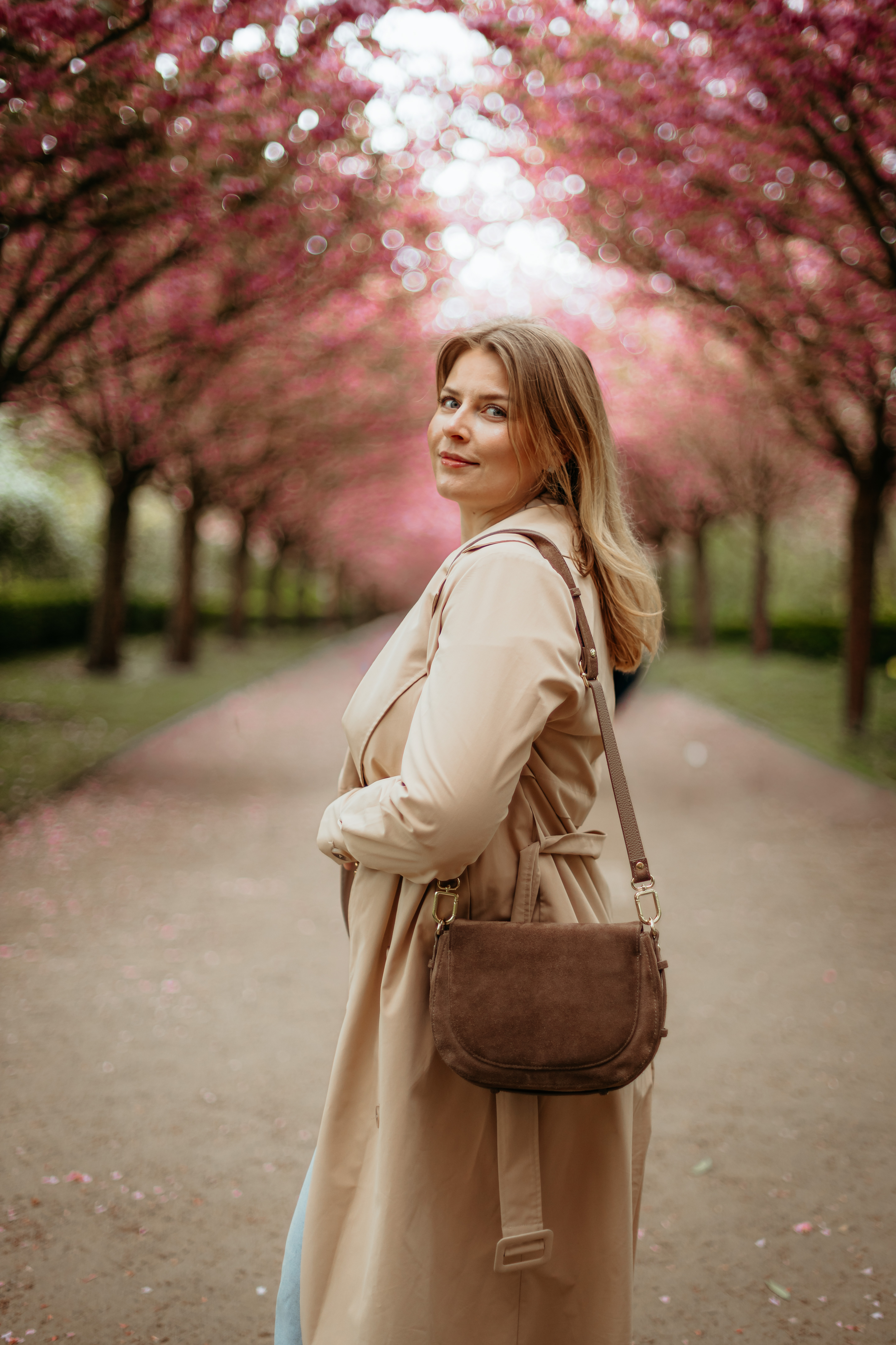 portrait-shooting-dortmund-kirschblüten-allee-editorial