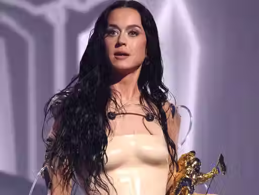 Il VIDEO Virale dal Lifetimes Tour: Una Fan Sviene Davanti a Katy Perry