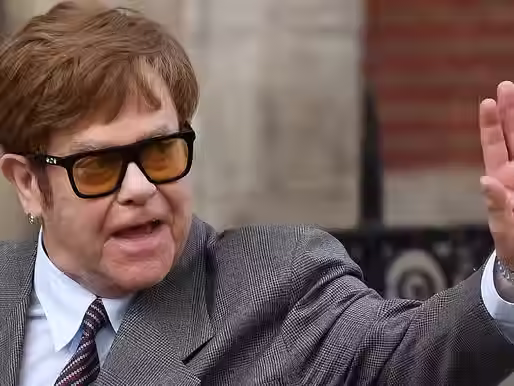 Peggiora Elton John, sta diventando sempre più cieco