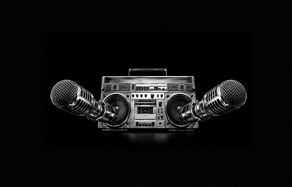 boombox vintage e microfoni cromati
