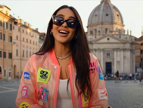 "Pazzesco": Iam è la Prima Cantante Italiana Creata dall'Intelligenza Artificiale.