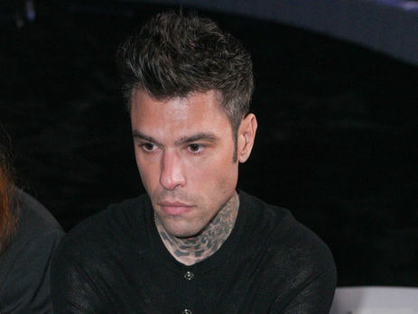 Fedez tra Sfarzo e Polemiche: Champagne al Twiga e scontro con Ultima Generazione sui Jet Privati