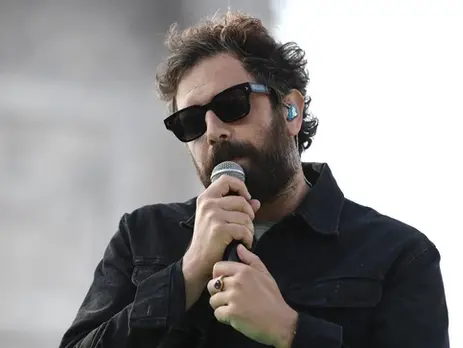 Tommaso Paradiso e il microfono lanciato a Napoli: “Ho sbagliato, ma non era contro il pubblico”