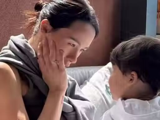 Eros Ramazzotti e il piccolo Cesare: il video al concerto di Praga che ha fatto piangere il web