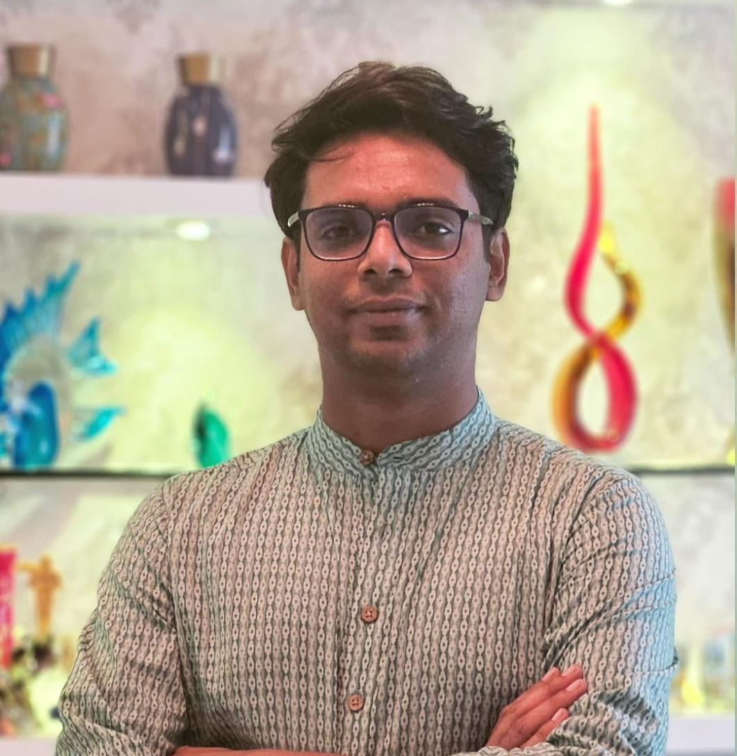 Writer: Omair Farooq, Vipul Kumar